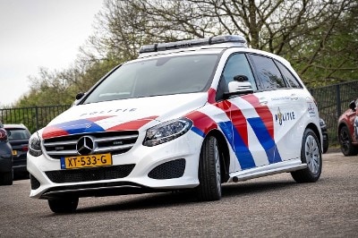 surveillancevoertuig, politieauto, dienstvoertuig, mercedes, nieuwe striping, voorkant, zijkant, daglicht, Foto: Korpsmedia / Peter Monteny