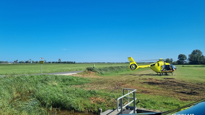 traumahelikopter ter plaatse, mensen op de foto zijn niet betrokken bij het ongeval geweest.