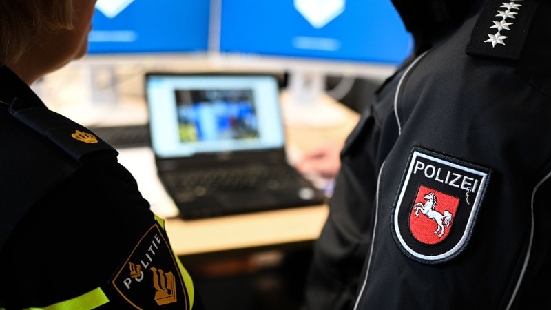 Duits Niedersachsen en Nederlands politie