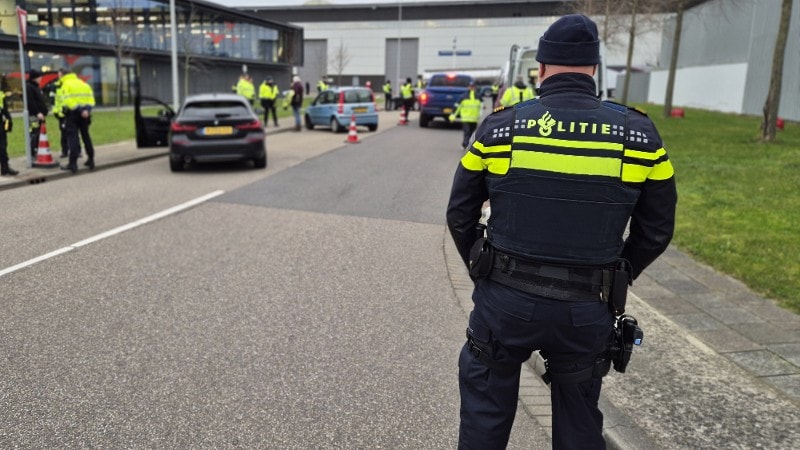 Grote controleactie in Waalhaven Rotterdam: focus op ondermijning en verkeersveiligheid