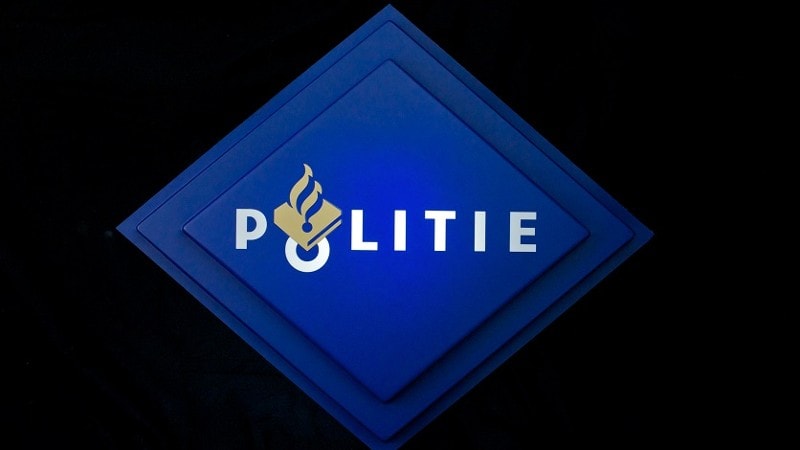 Politielogo op gevel